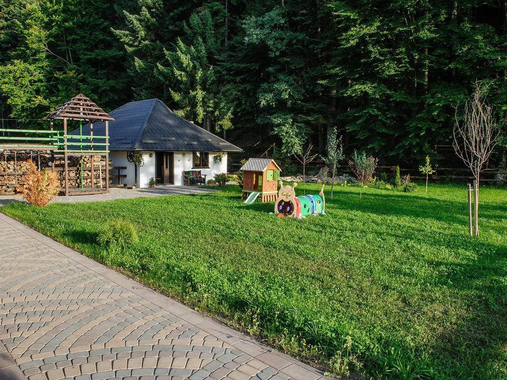 Отель La Conac In Bucovina Гура-Гуморулуй Экстерьер фото