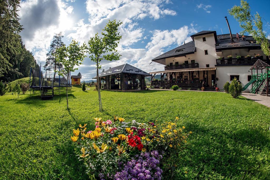 Отель La Conac In Bucovina Гура-Гуморулуй Экстерьер фото