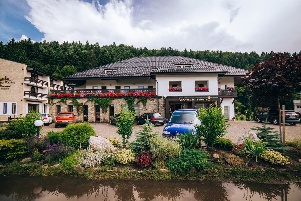 Отель La Conac In Bucovina Гура-Гуморулуй Экстерьер фото